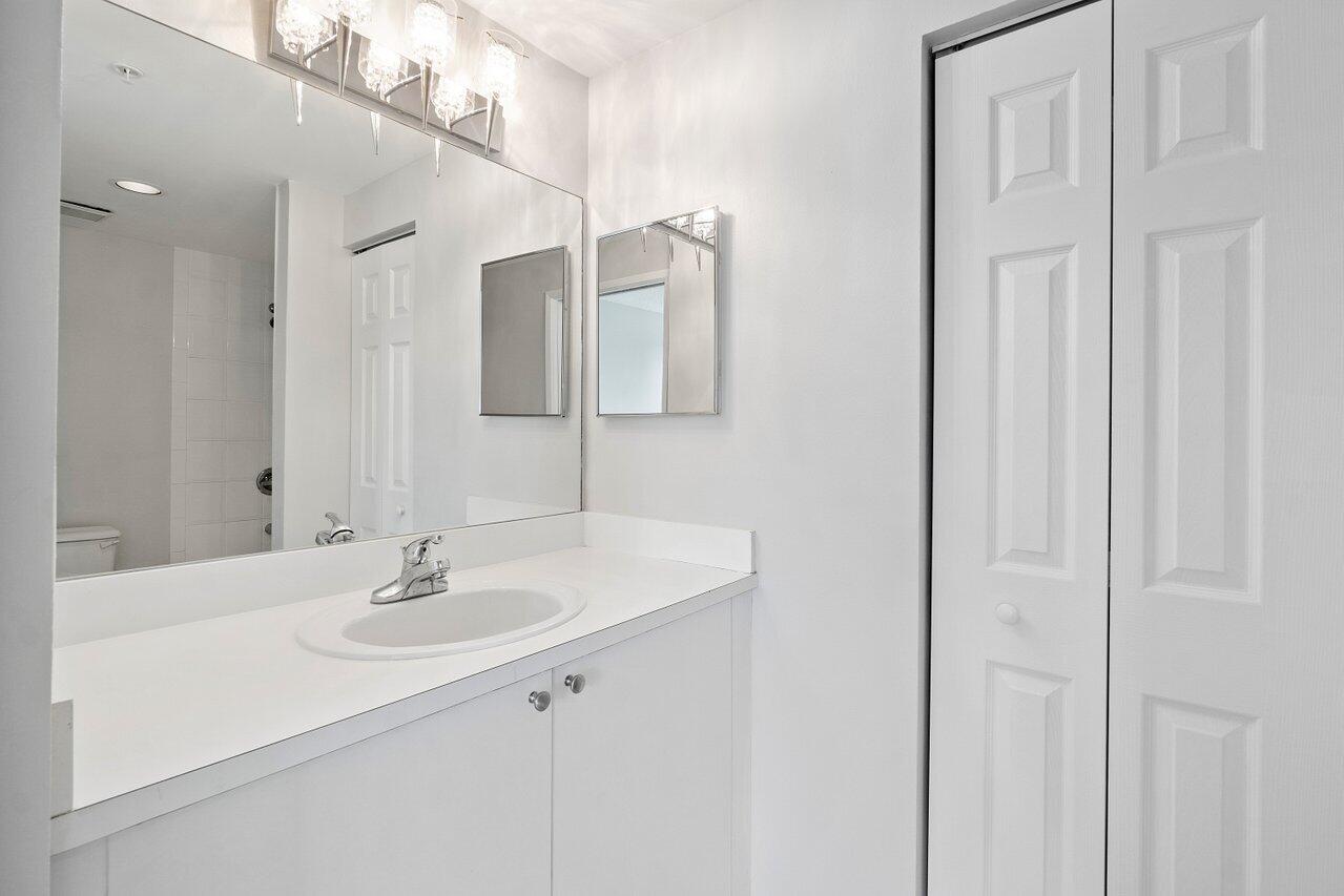 7950 North Nob Hill Road, Unit 206 Tamarac, FL 33321 - Photo 21 of 41 Bathroom