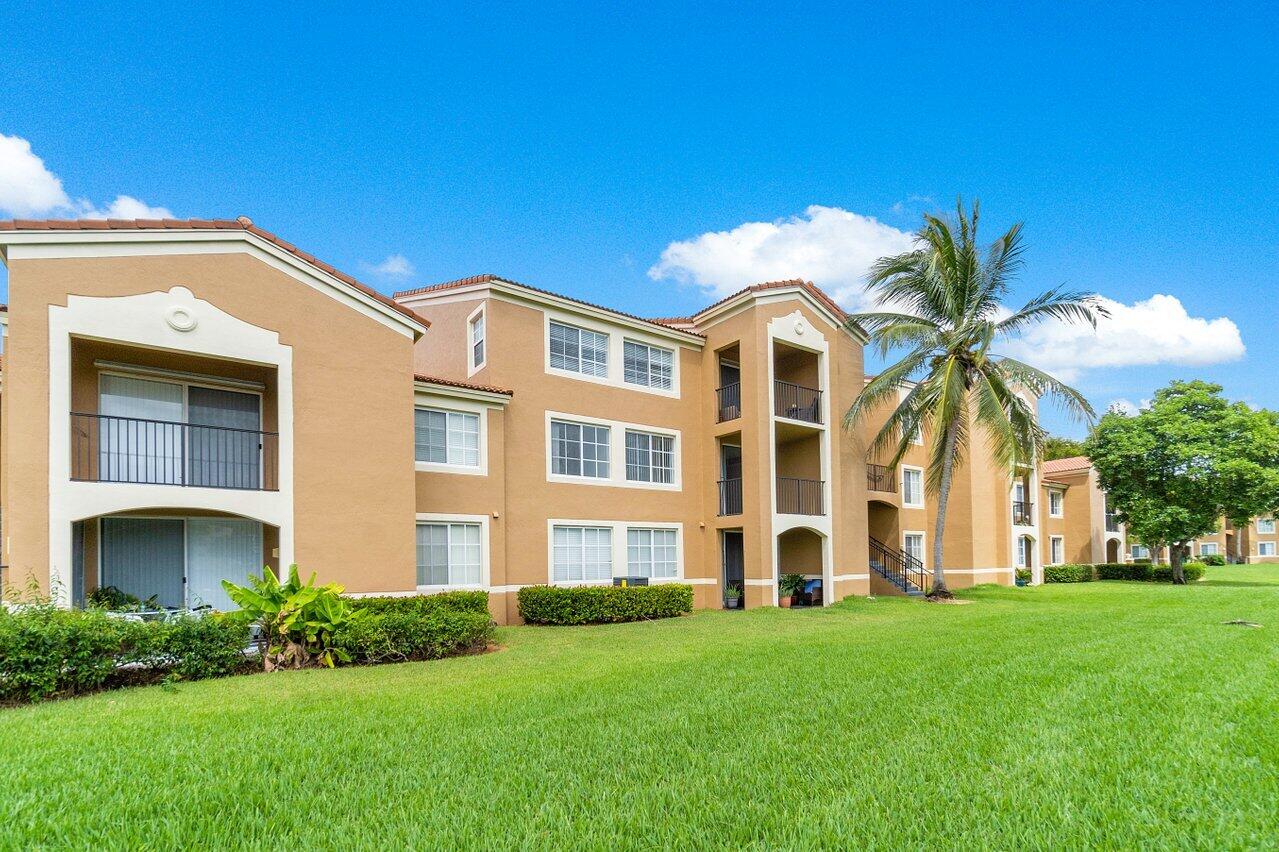 7950 North Nob Hill Road, Unit 206 Tamarac, FL 33321 - Photo 29 of 41 Rear of Building