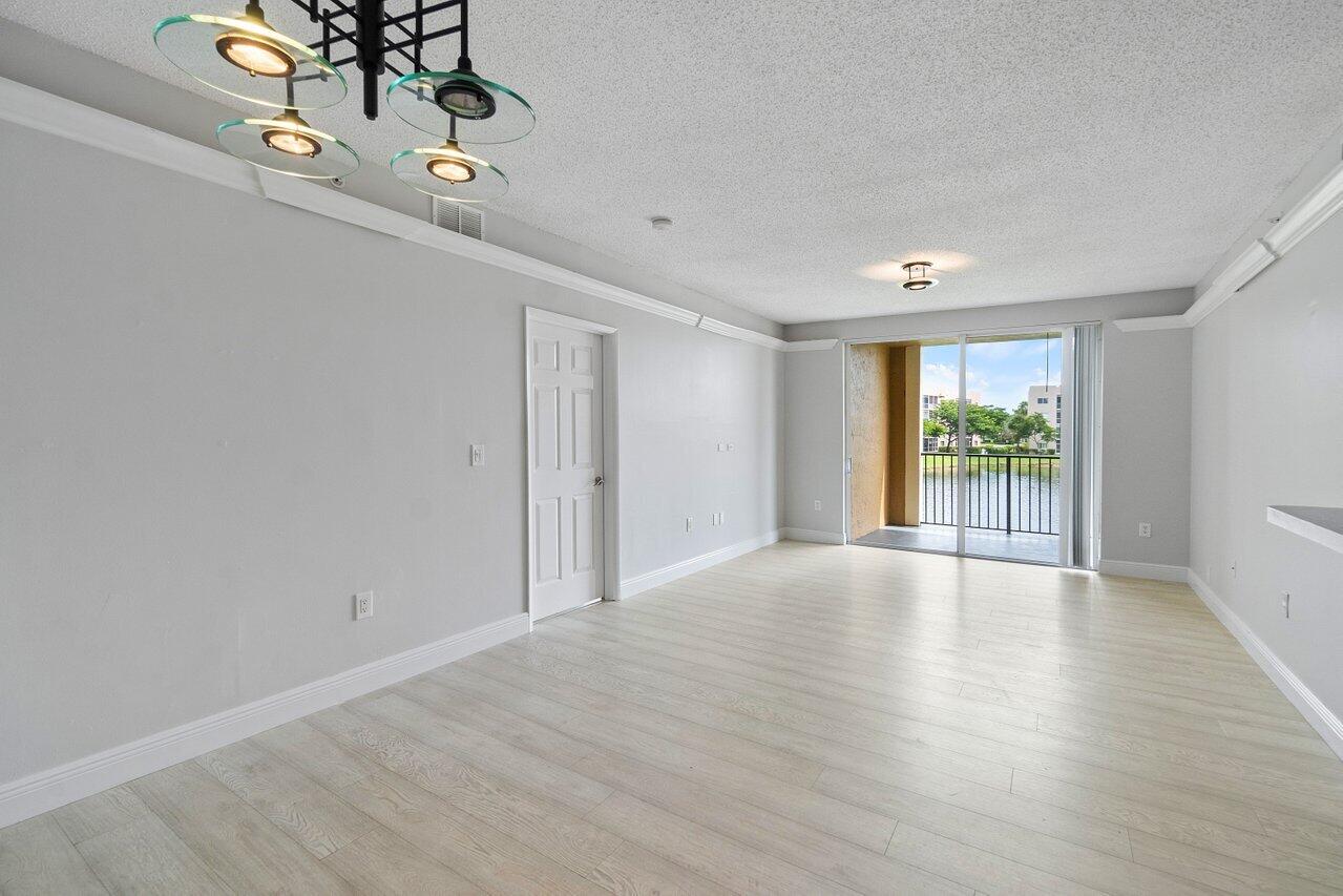7950 North Nob Hill Road, Unit 206 Tamarac, FL 33321 - Photo 5 of 41 Living Room