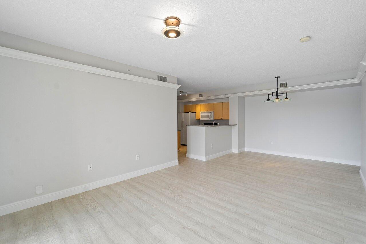 7950 North Nob Hill Road, Unit 206 Tamarac, FL 33321 - Photo 6 of 41 Living Room