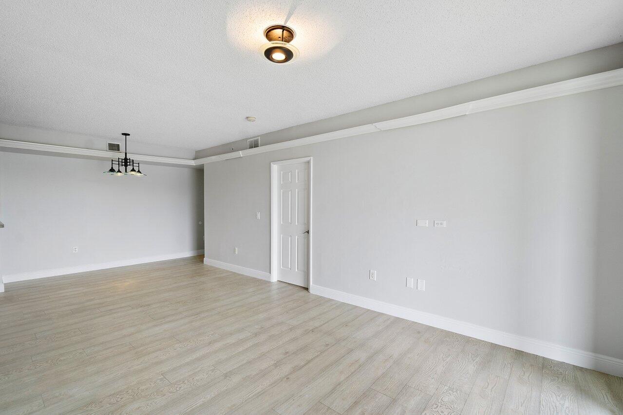 7950 North Nob Hill Road, Unit 206 Tamarac, FL 33321 - Photo 7 of 41 Living Room