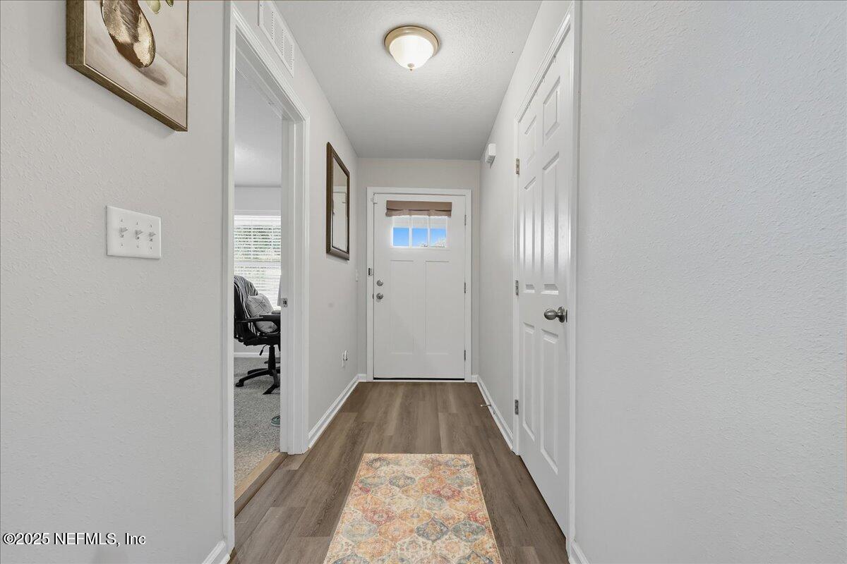 10441 Bradley Road Jacksonville, FL 32246 - Photo 3 of 19 02-Foyer