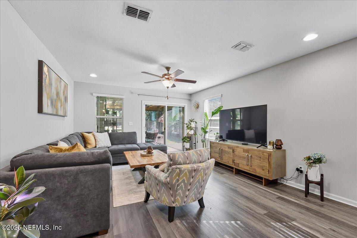 10441 Bradley Road Jacksonville, FL 32246 - Photo 4 of 19 03-Living Room