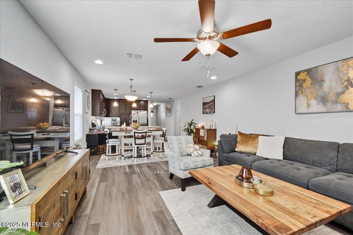 10441 Bradley Road Jacksonville, FL 32246 - Photo 5 of 19 04-Living Area