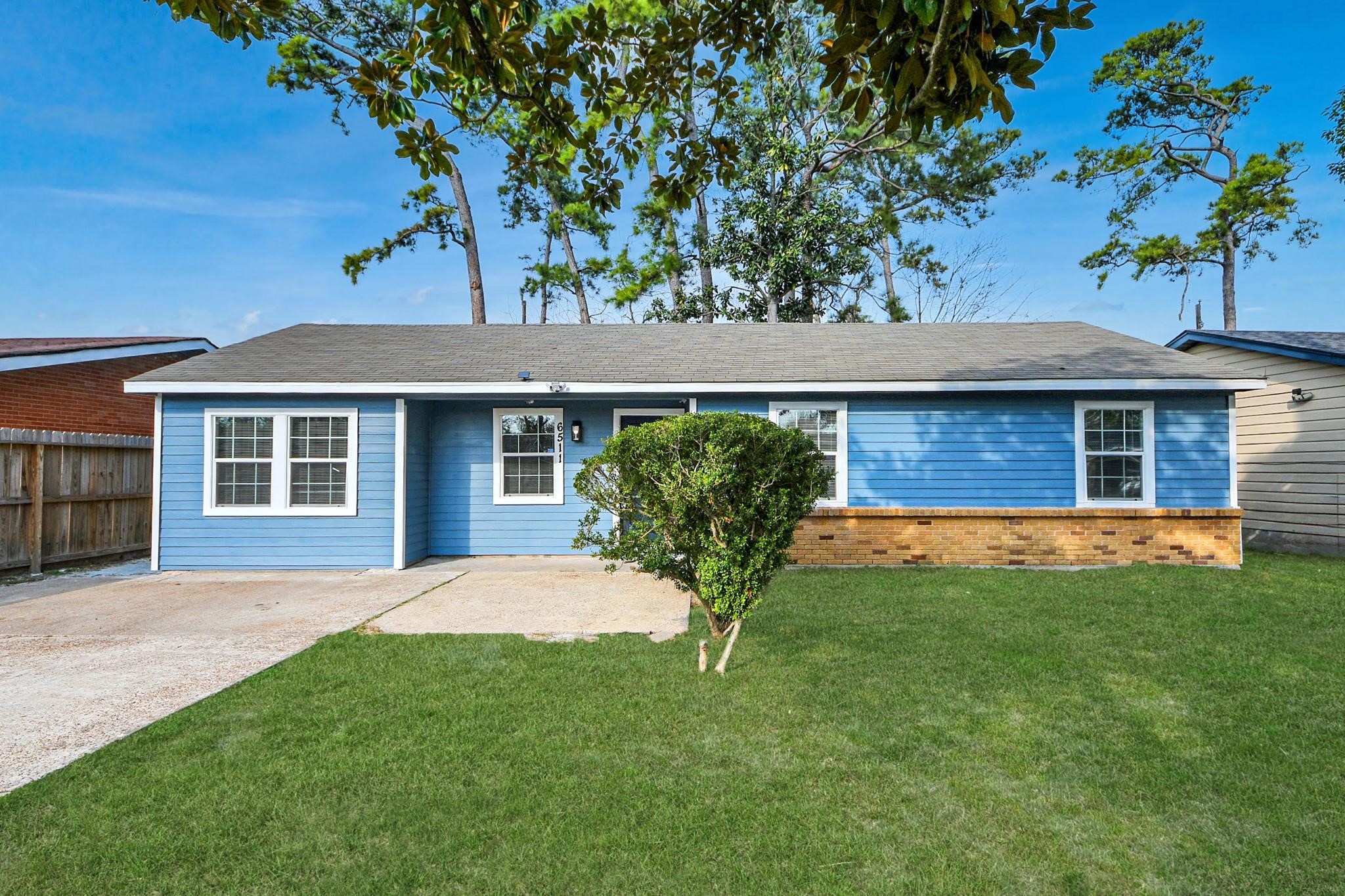 6511 Mohawk Street Houston, TX 77016 - Photo 5 of 32 Front