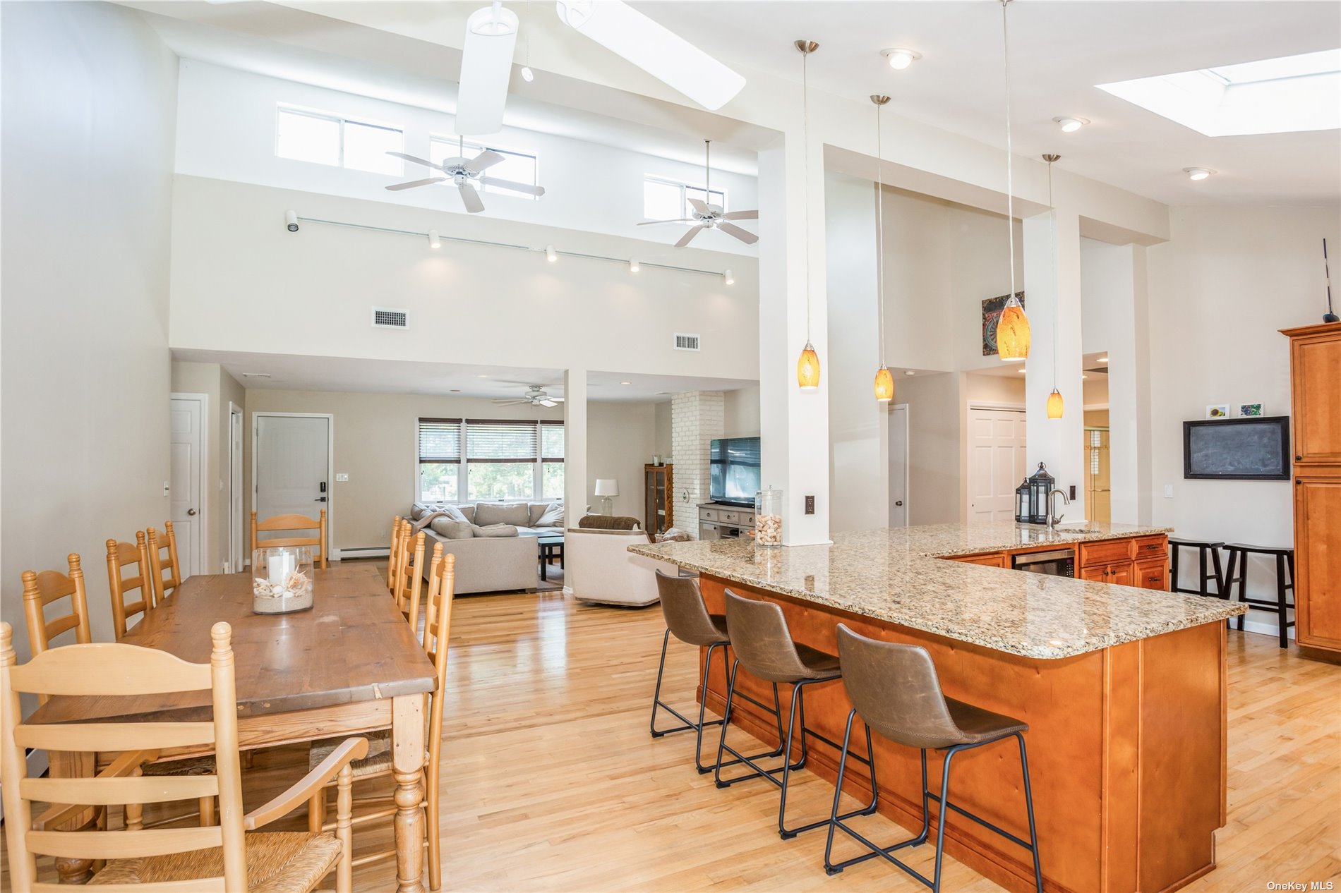 215 Southold, undefined 00000 - Photo 13 of 26