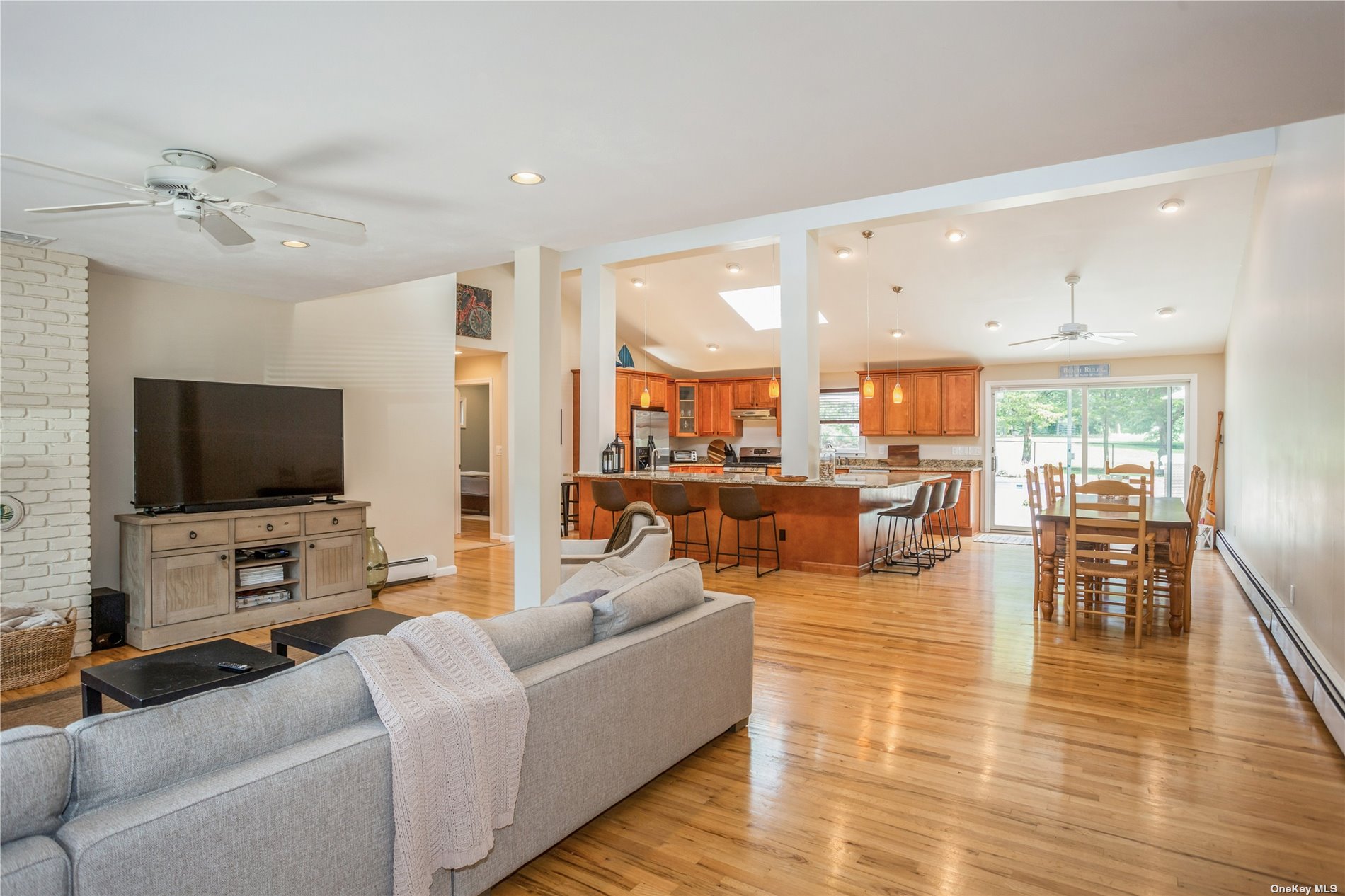 215 Southold, undefined 00000 - Photo 10 of 26