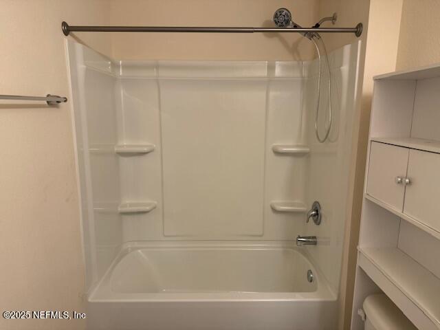 828 Morgans Treasure Road St. Augustine, FL 32084 - Photo 15 of 21 a bathroom with a shower and a bath tub