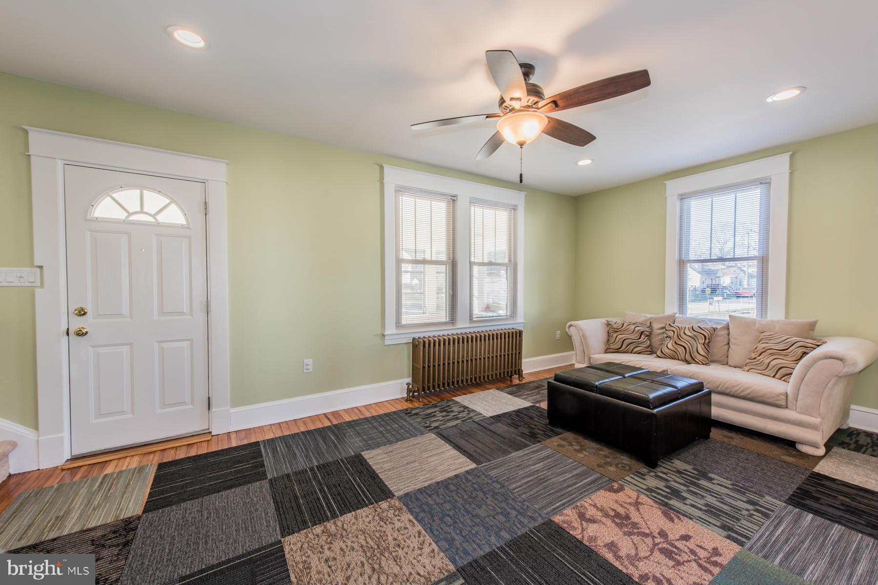 638 Cresswell Road Baltimore, MD 21225 - Photo 14 of 28 Living Room