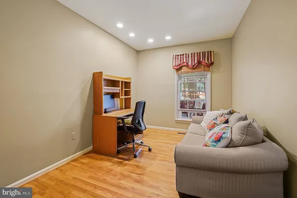 a livingroom with workspace and a window