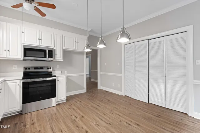 a view of an empty room with a ceiling fan