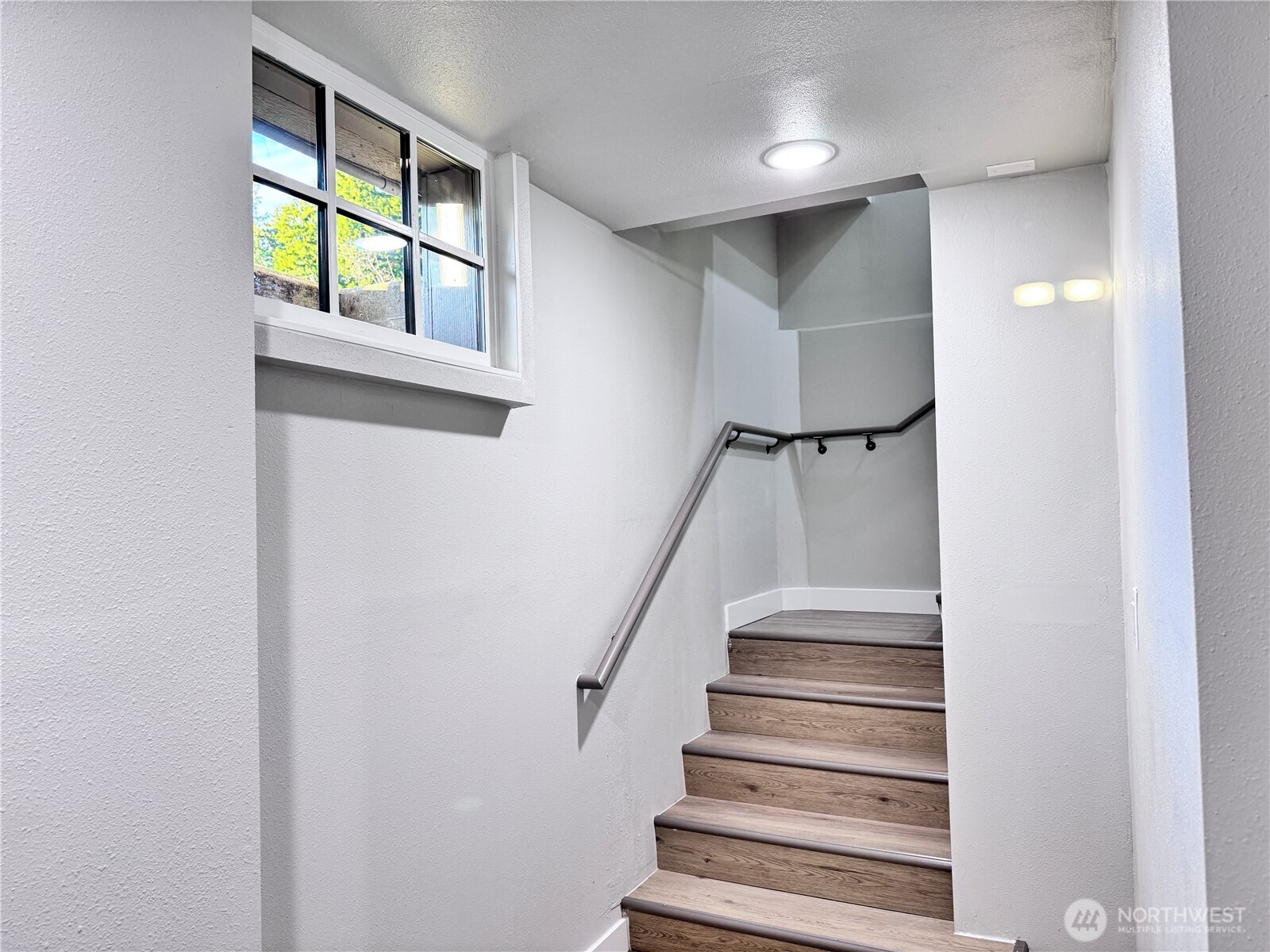 213 Willow Street Bremerton, WA 98310 - Photo 19 of 29 a view of entryway