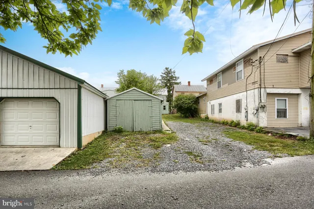a view of a back yard of the house