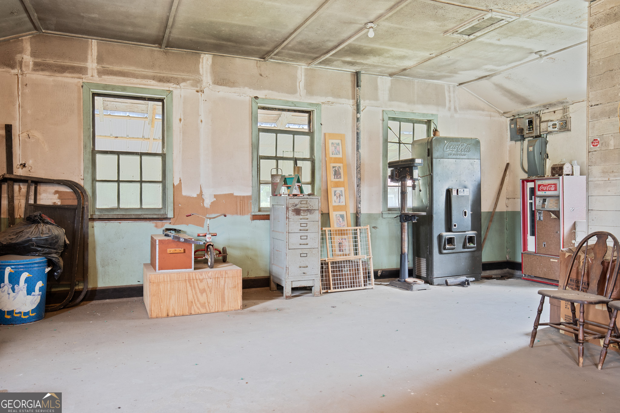 30-acres Hodges Road Hinesville, GA 31313 - Photo 23 of 34 a living room with furniture