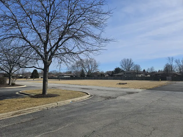 $290,000 | 14328 Pinewood Drive, Orland Park, IL 60467