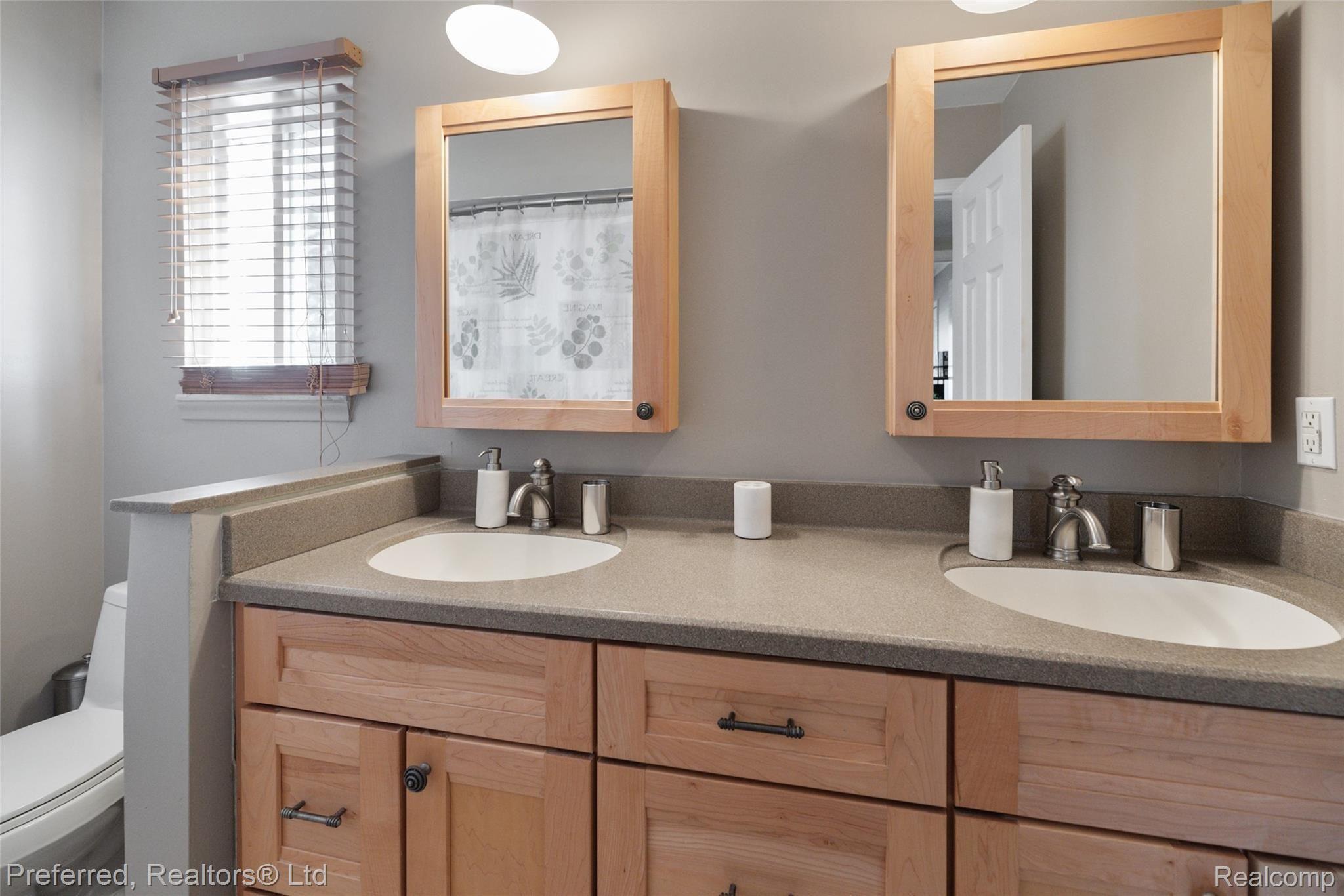 43065 Versailles Road Canton, MI 48187 - Photo 20 of 26 Updated full bath