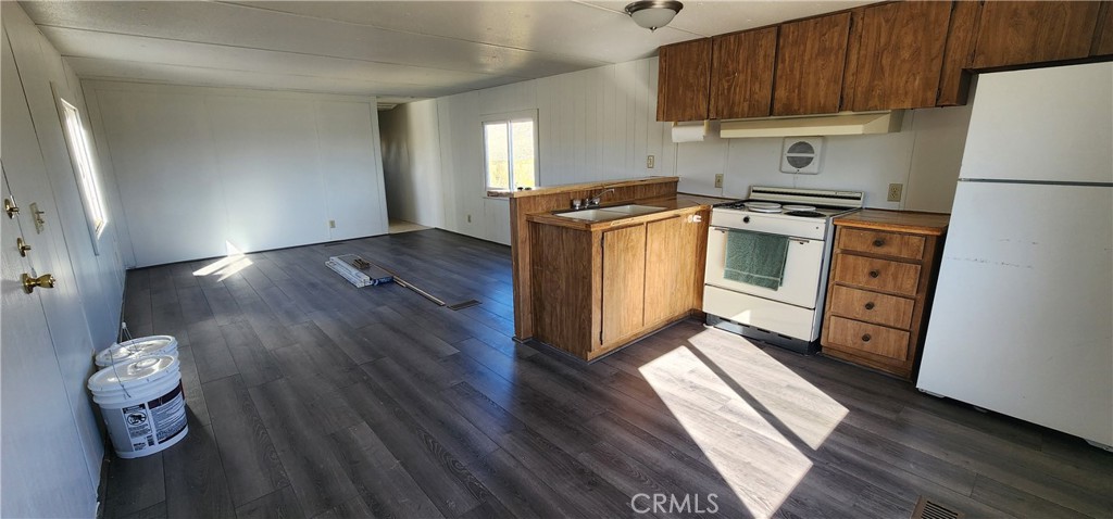 6042 Milne Road Landers, CA 92285 - Photo 16 of 23 Kitchen and Dining Single Wide