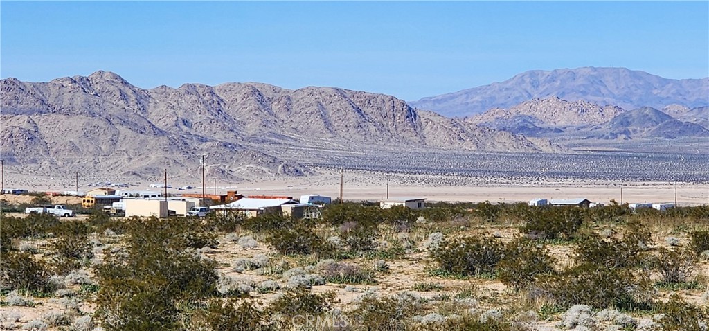 6042 Milne Road Landers, CA 92285 - Photo 20 of 23 View deck Zoom to Means Dry Lake and King of the Hammers