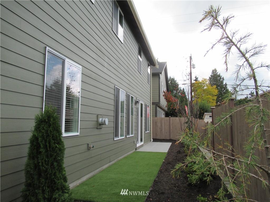8609 244th Street Southwest, Unit 2 Edmonds, WA 98026 - Photo 24 of 28 Gallery Image 24
