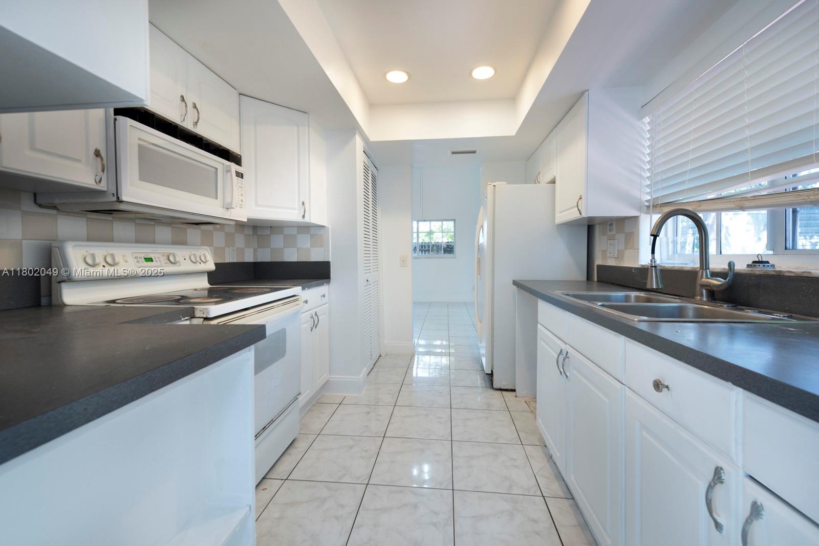 Davie Davie, FL 33024 - Photo 6 of 18