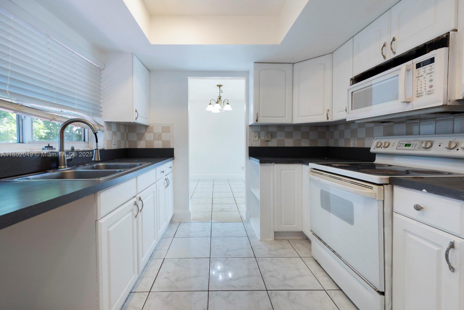 Davie Davie, FL 33024 - Photo 7 of 18