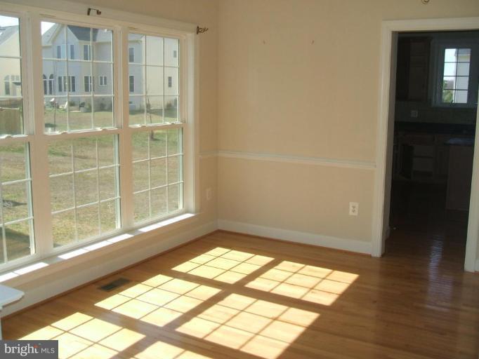 4008 Sapling Way Triangle, VA 22172 - Photo 2 of 16 Living Room
