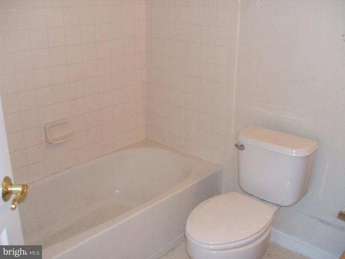 4008 Sapling Way Triangle, VA 22172 - Photo 12 of 16 Bath #2