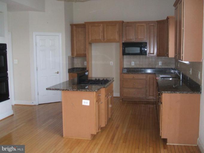 4008 Sapling Way Triangle, VA 22172 - Photo 3 of 16 Kitchen
