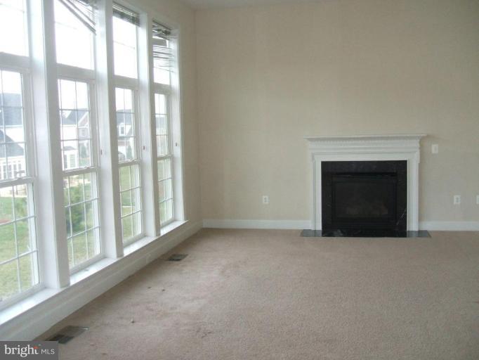 4008 Sapling Way Triangle, VA 22172 - Photo 5 of 16 Family Room