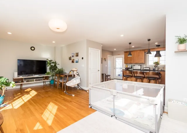 $3,950 | 199 Broadway, Unit 2, Arlington, MA 02474