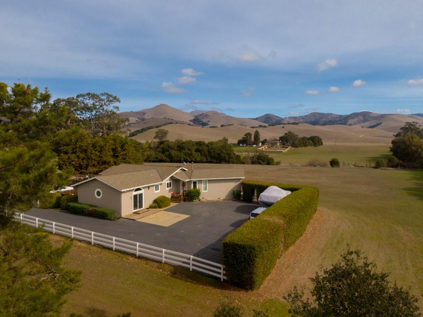 786 Old Stage Road Salinas, CA 93908 - Photo 1 of 27 Gallery Image 1