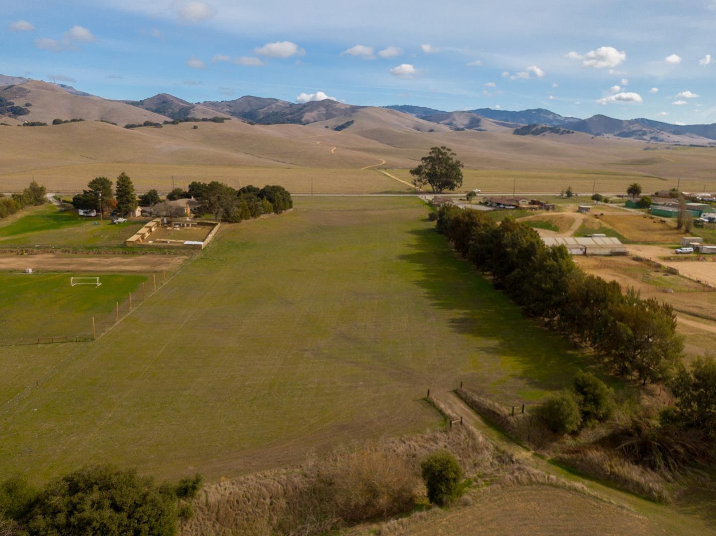 786 Old Stage Road Salinas, CA 93908 - Photo 4 of 27 Gallery Image 4