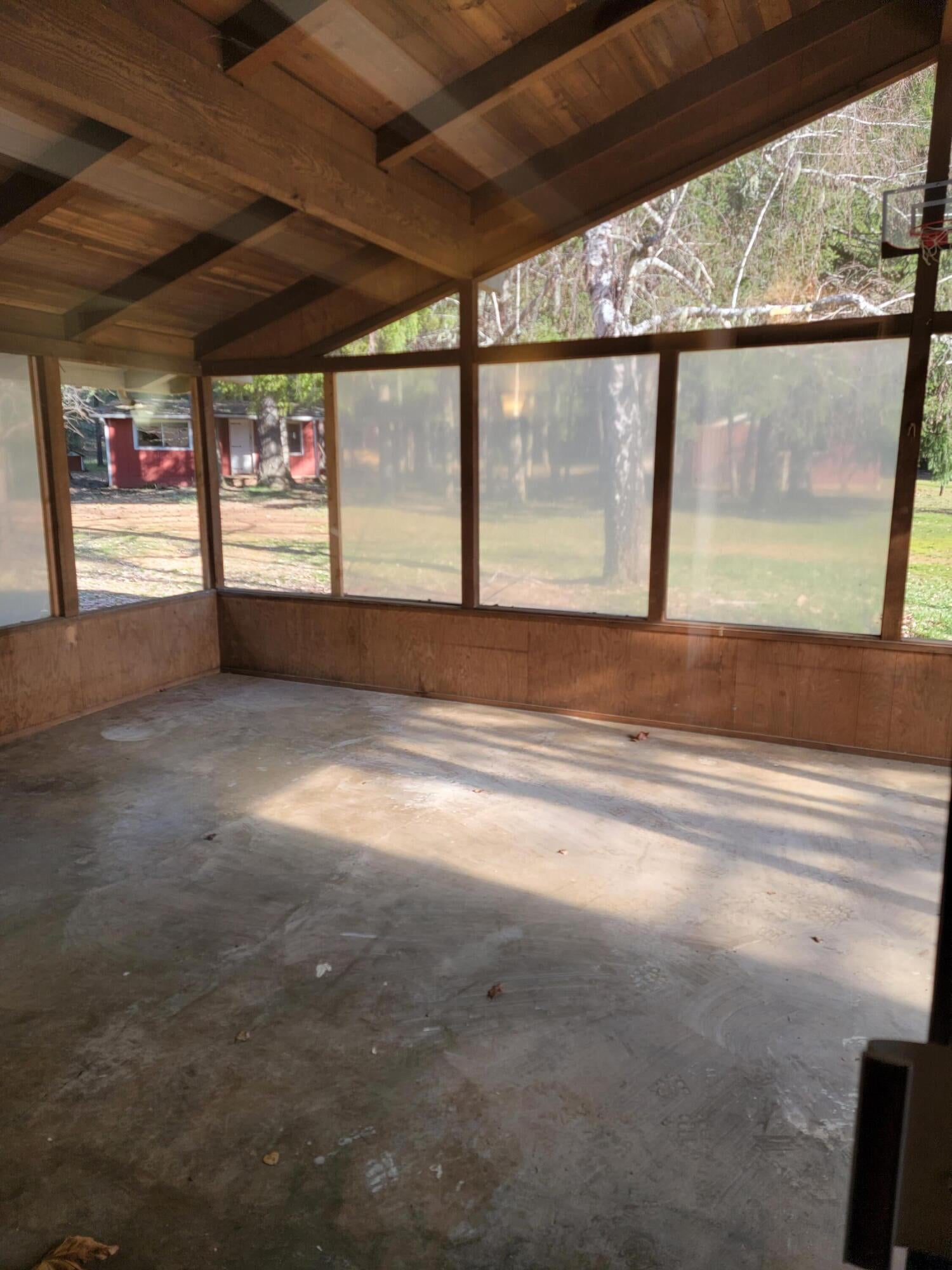 4154 Deer Creek Road Selma, OR 97538 - Photo 19 of 45 Screened in porch/patio. Needs some new screens