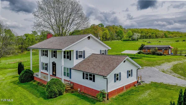 $499,900 | 207 Pleasant View Road, Rose Hill, VA 24281