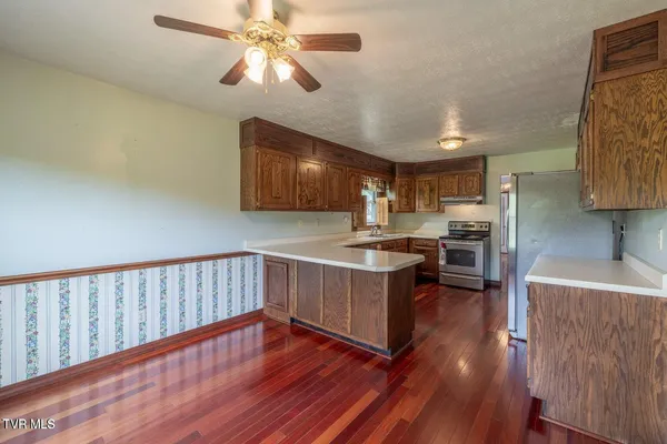 $475,000 | 207 Pleasant View Road, Rose Hill, VA 24281