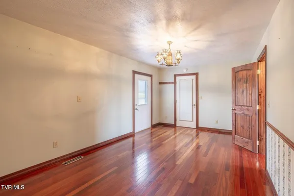$475,000 | 207 Pleasant View Road, Rose Hill, VA 24281