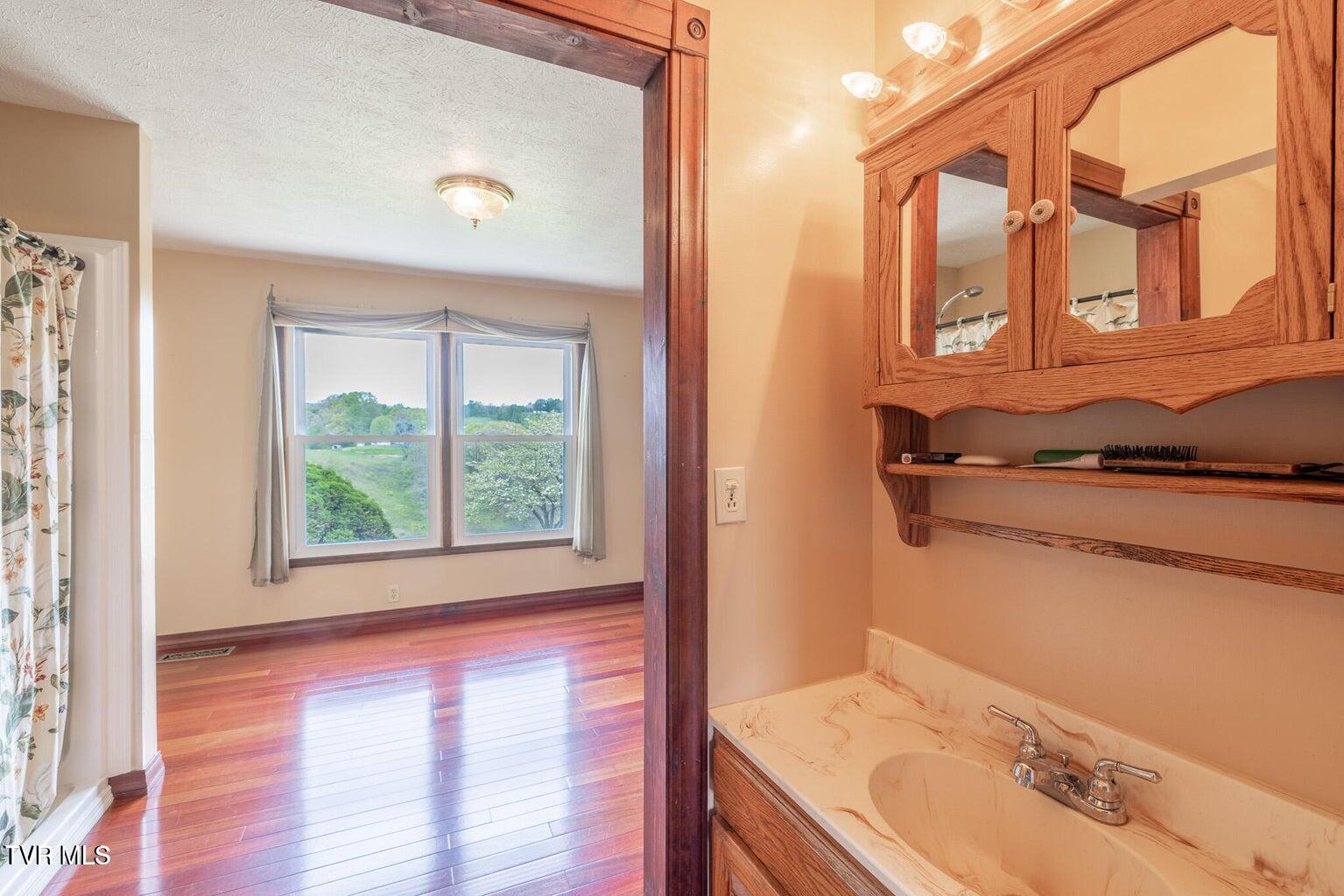 207 Pleasant View Road Rose Hill, VA 24281 - Photo 15 of 52 20250425140505449780000000-o