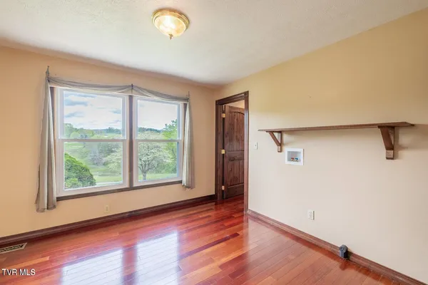 $475,000 | 207 Pleasant View Road, Rose Hill, VA 24281