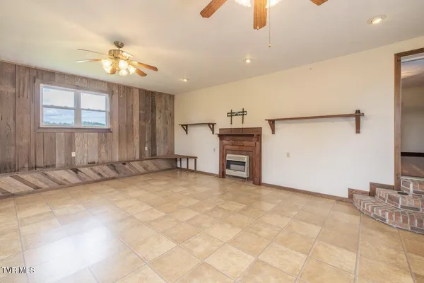 $475,000 | 207 Pleasant View Road, Rose Hill, VA 24281