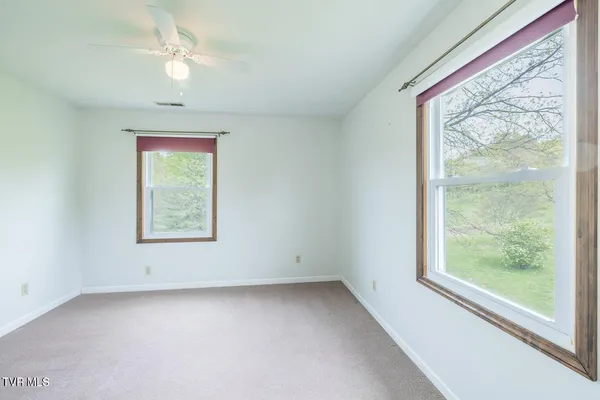 $475,000 | 207 Pleasant View Road, Rose Hill, VA 24281