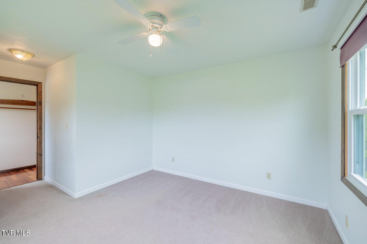 207 Pleasant View Road Rose Hill, VA 24281 - Photo 30 of 52 20250425140527523070000000-o