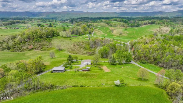 $475,000 | 207 Pleasant View Road, Rose Hill, VA 24281