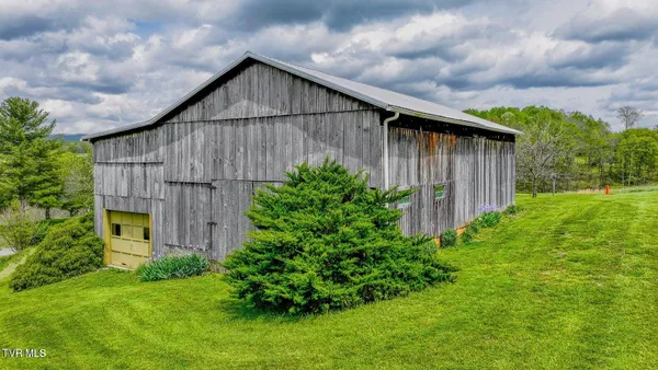 $475,000 | 207 Pleasant View Road, Rose Hill, VA 24281
