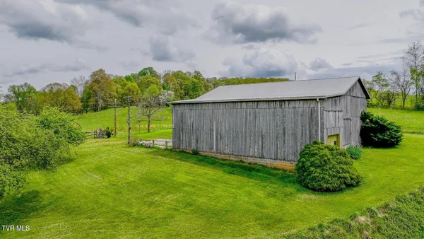 $475,000 | 207 Pleasant View Road, Rose Hill, VA 24281
