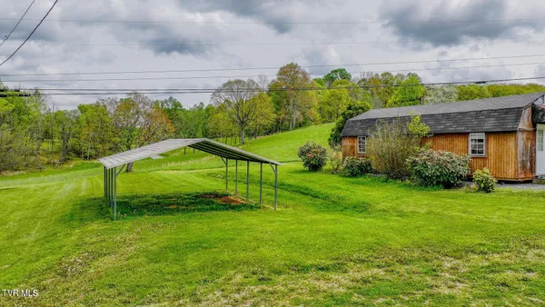 $475,000 | 207 Pleasant View Road, Rose Hill, VA 24281