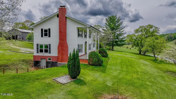 $475,000 | 207 Pleasant View Road, Rose Hill, VA 24281