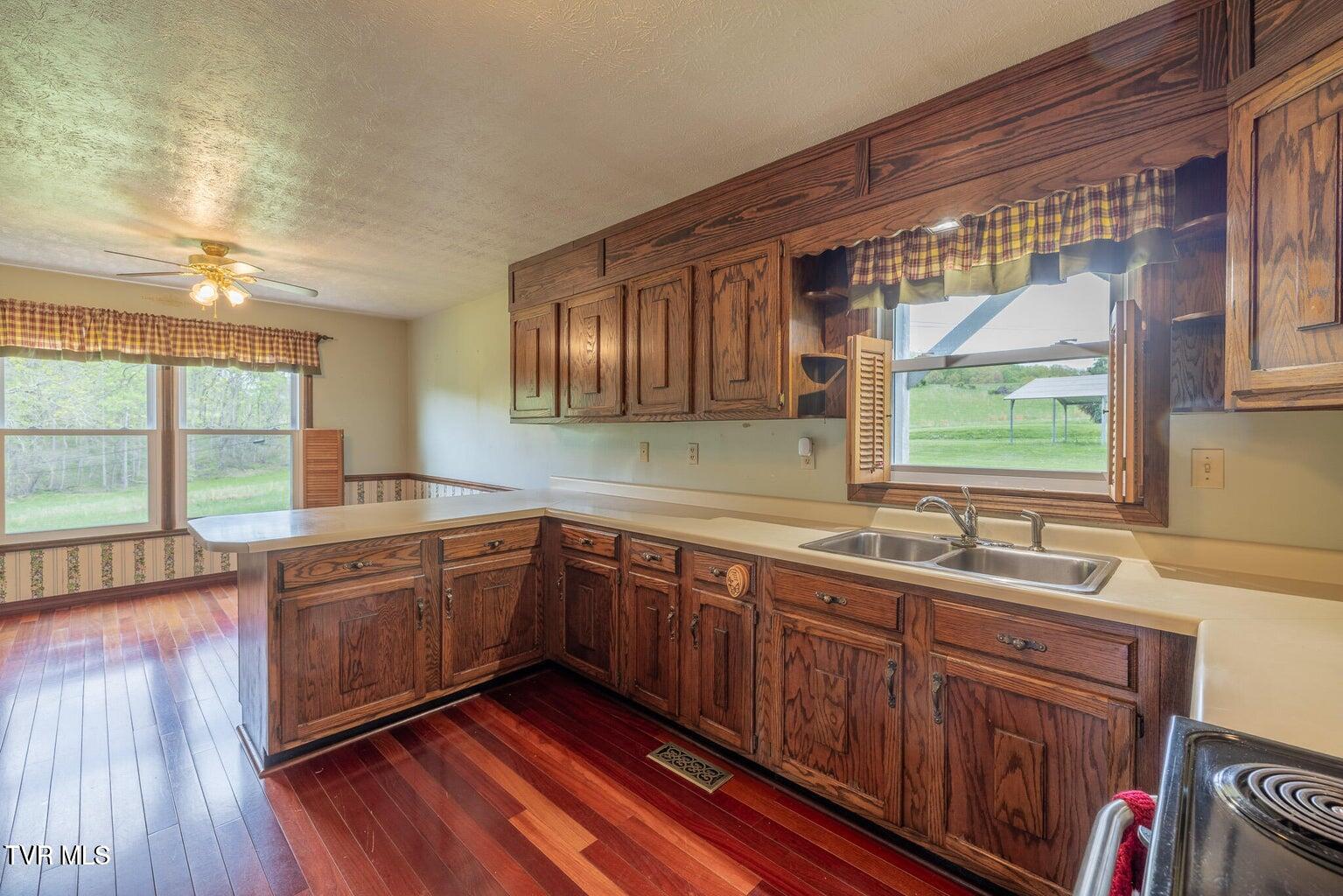 207 Pleasant View Road Rose Hill, VA 24281 - Photo 8 of 52 20250425140452510418000000-o