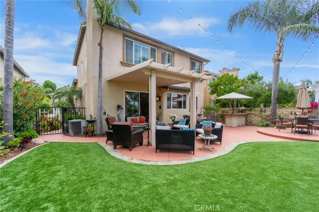 a view of a house with backyard and sitting area
