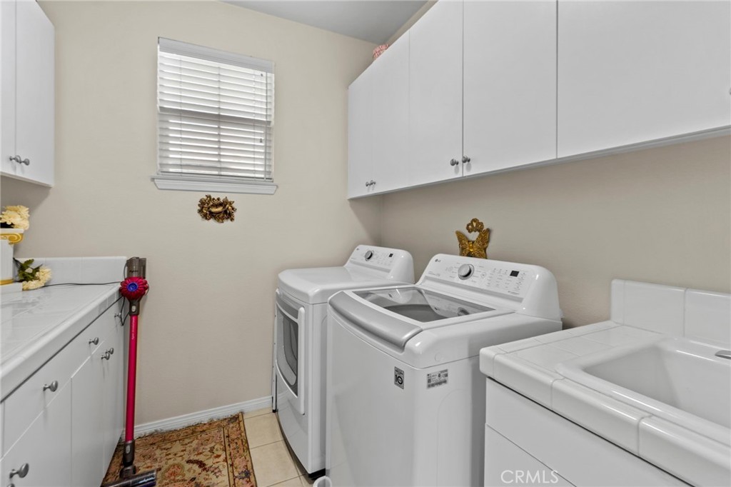 27781 Country Lane Road Laguna Niguel, CA 92677 - Photo 26 of 48 Upstairs Laundry Room Image 2