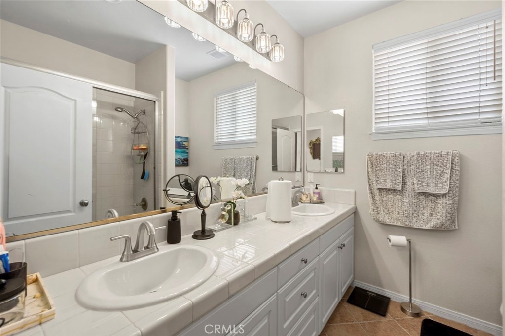27781 Country Lane Road Laguna Niguel, CA 92677 - Photo 31 of 48 Shared Bathroom
